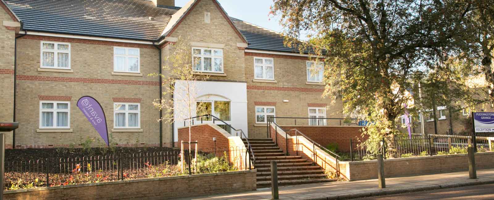 A picture of the Avante Care Puddingstone Grange Care Home from outside